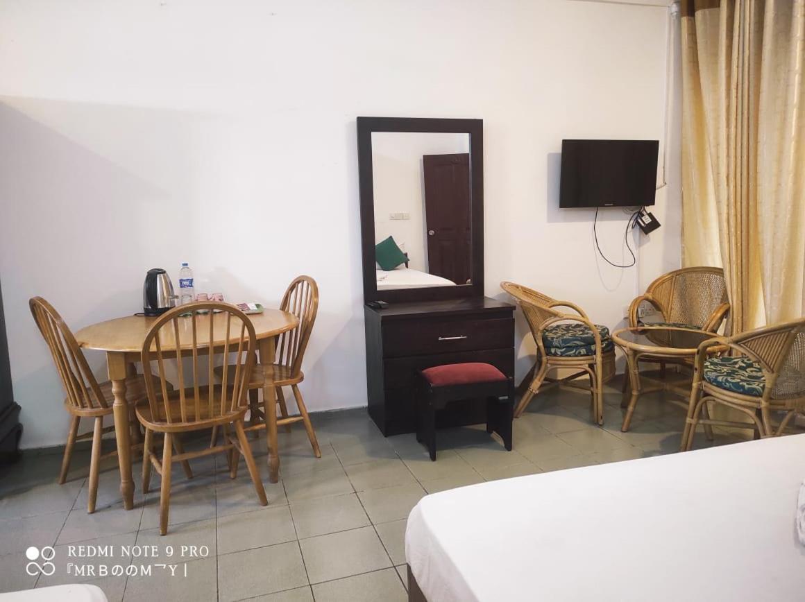 Oasis Beach Resort Negombo Ngoại thất bức ảnh