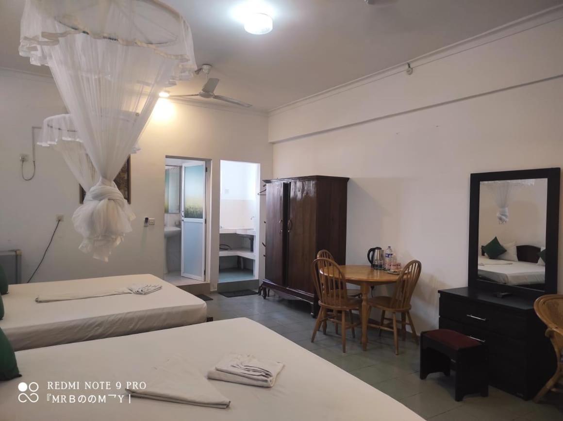 Oasis Beach Resort Negombo Ngoại thất bức ảnh